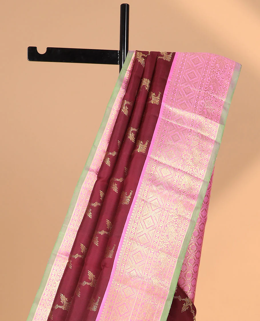Maroon floral vine design kancheepuram silk saree with contrast korvai border of intricate zari design border & floral checked design pallu - Image 4