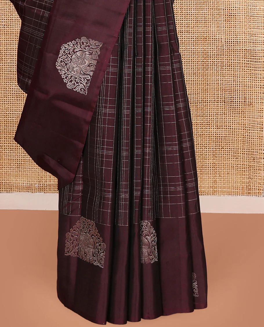 Maroon muthu kattam Kanchipuram silk saree, yaanai motifs zari border, and contrast pallu of yaanai, and chakram buttas - Image 4