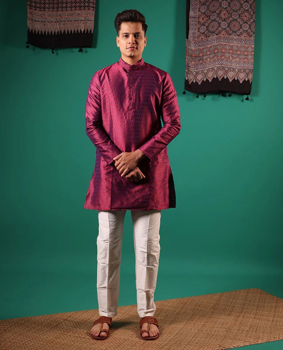 Maroon texture embossed full-sleeved men's kurta - Image 2
