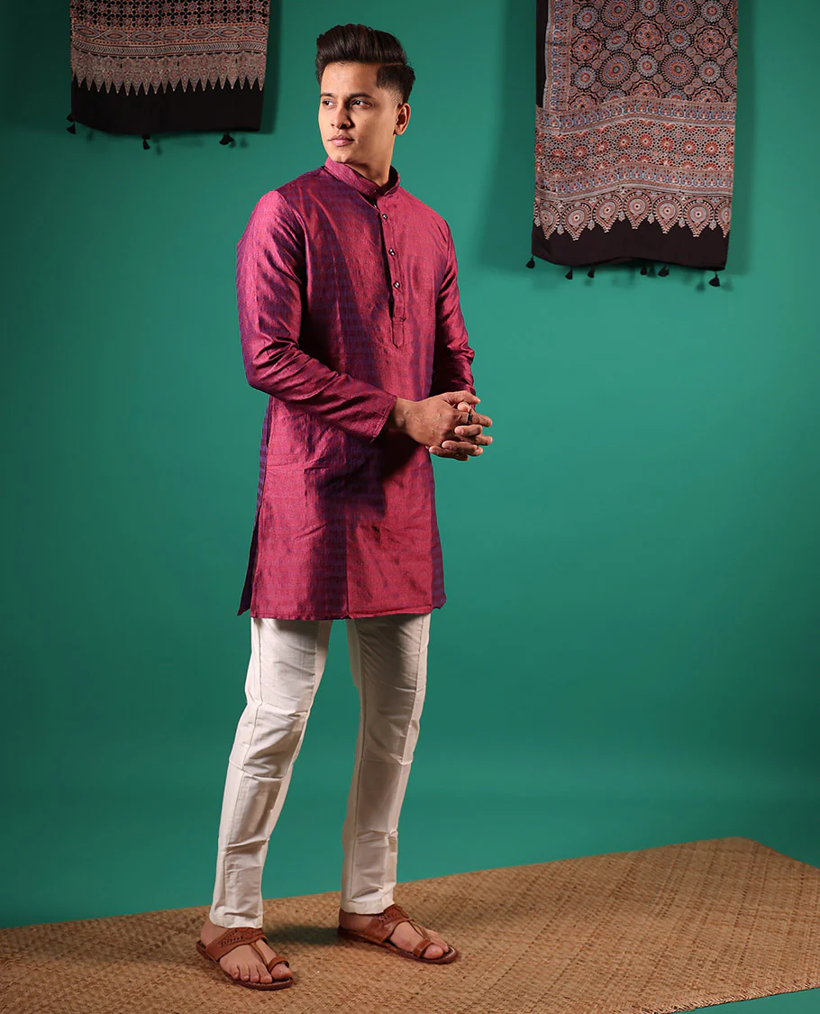 Maroon texture embossed full-sleeved men's kurta - Image 3