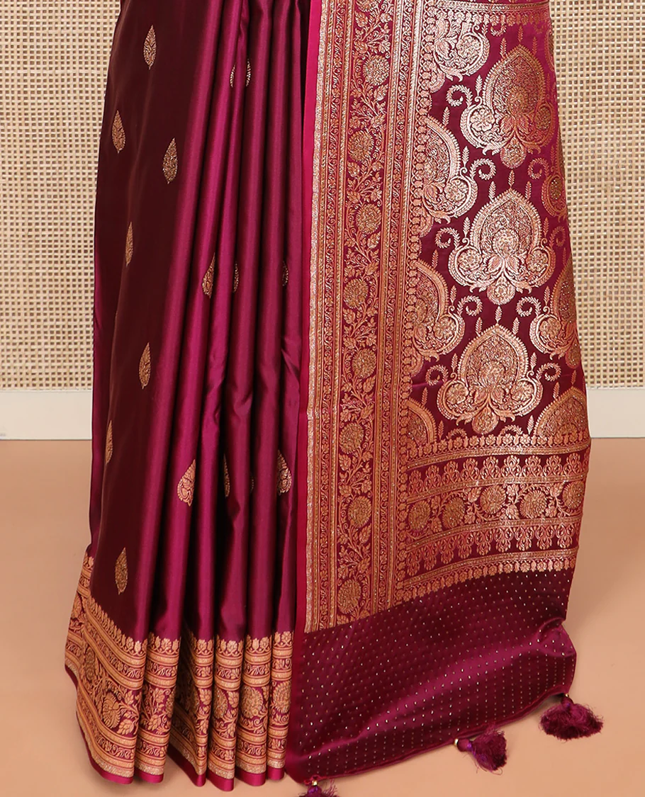 Maroon thilakam buttas banarasi silk saree, traditional zari border of floral creeper designs, and pallu of intricate designs - Image 4
