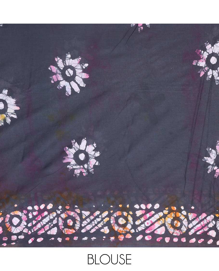 Multi-color geometric batik printed mul mul cotton saree, batik printed border, and pallu of batik print - Image 3
