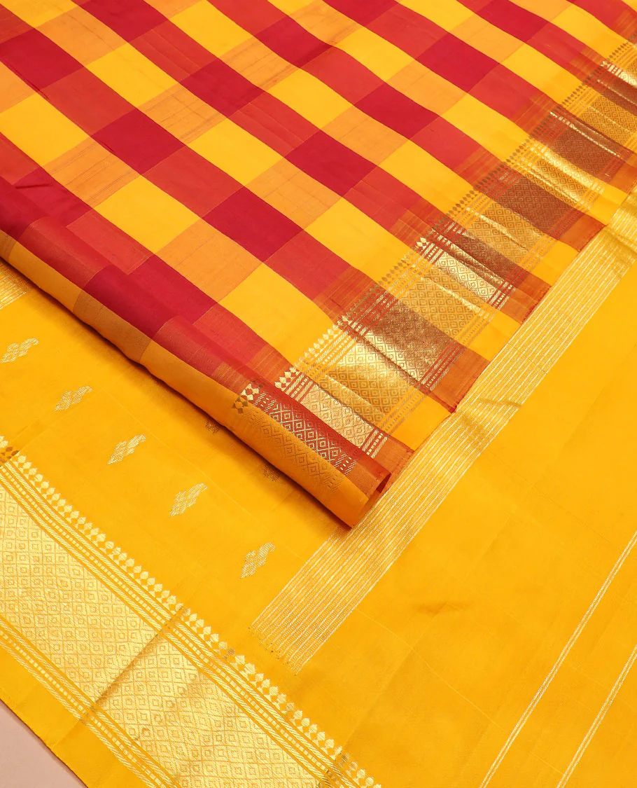 Multi-color Kanchipuram silk saree, zari border of paneer sombu, banaras, muthu, and mayil kann designs, and zari design pallu - Image 2