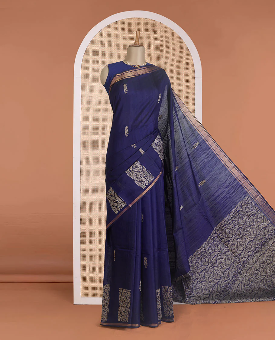 Navy blue dupion silk saree with floral buttas, thin zari piping border, and floral vine pallu - Image 2