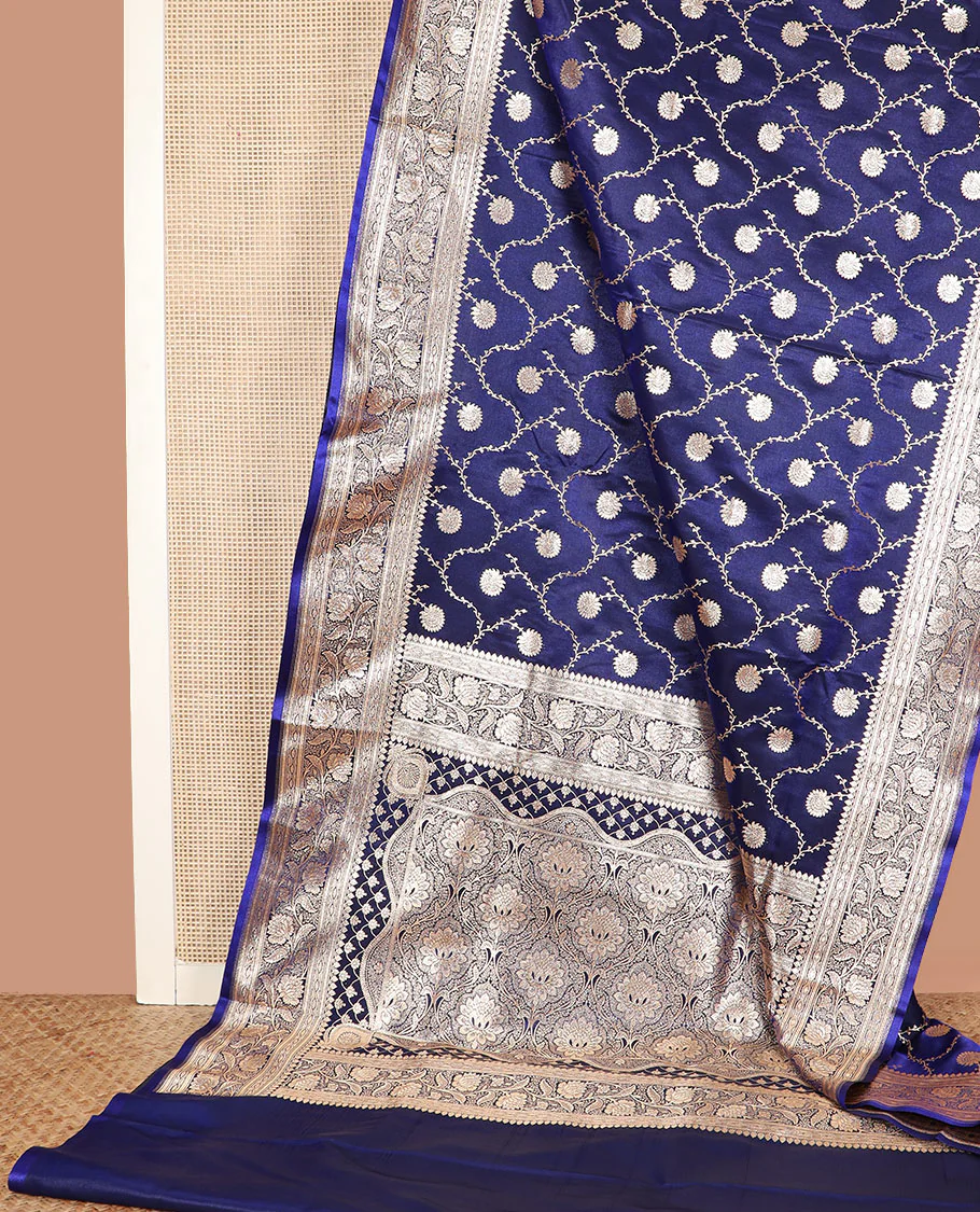 Navy blue floral jaal jacquard banarasi silk saree, contrast floral creeper design border, and intricate ogee patterned pallu - Image 2