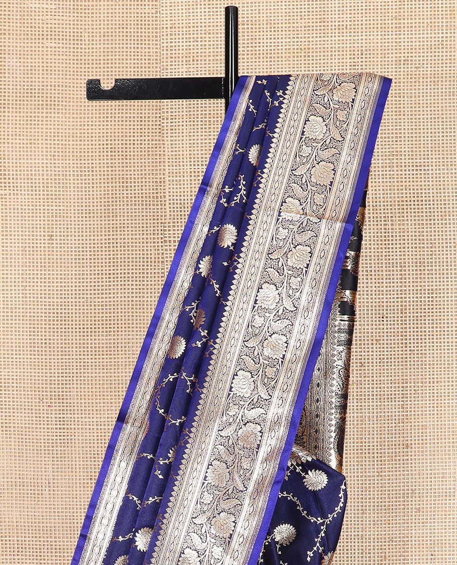Navy blue floral jaal jacquard banarasi silk saree, contrast floral creeper design border, and intricate ogee patterned pallu - Image 3