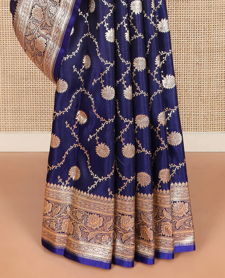 Navy blue floral jaal jacquard banarasi silk saree, contrast floral creeper design border, and intricate ogee patterned pallu - Image 4