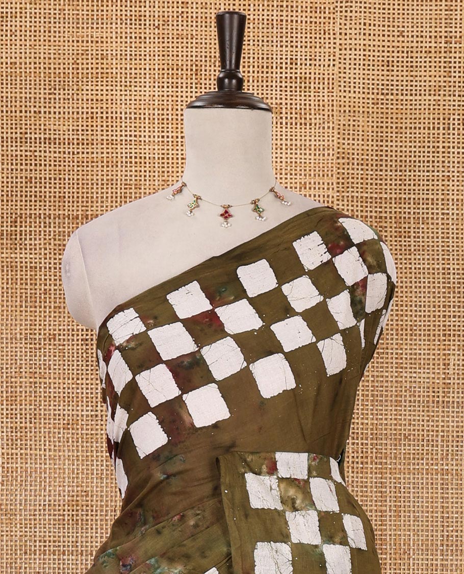 Olive green shibori dyed & batik printed mul-mul cotton saree, pasapali-checked batik printed border & pallu, & matching shibori & batik print blouse - Image 3