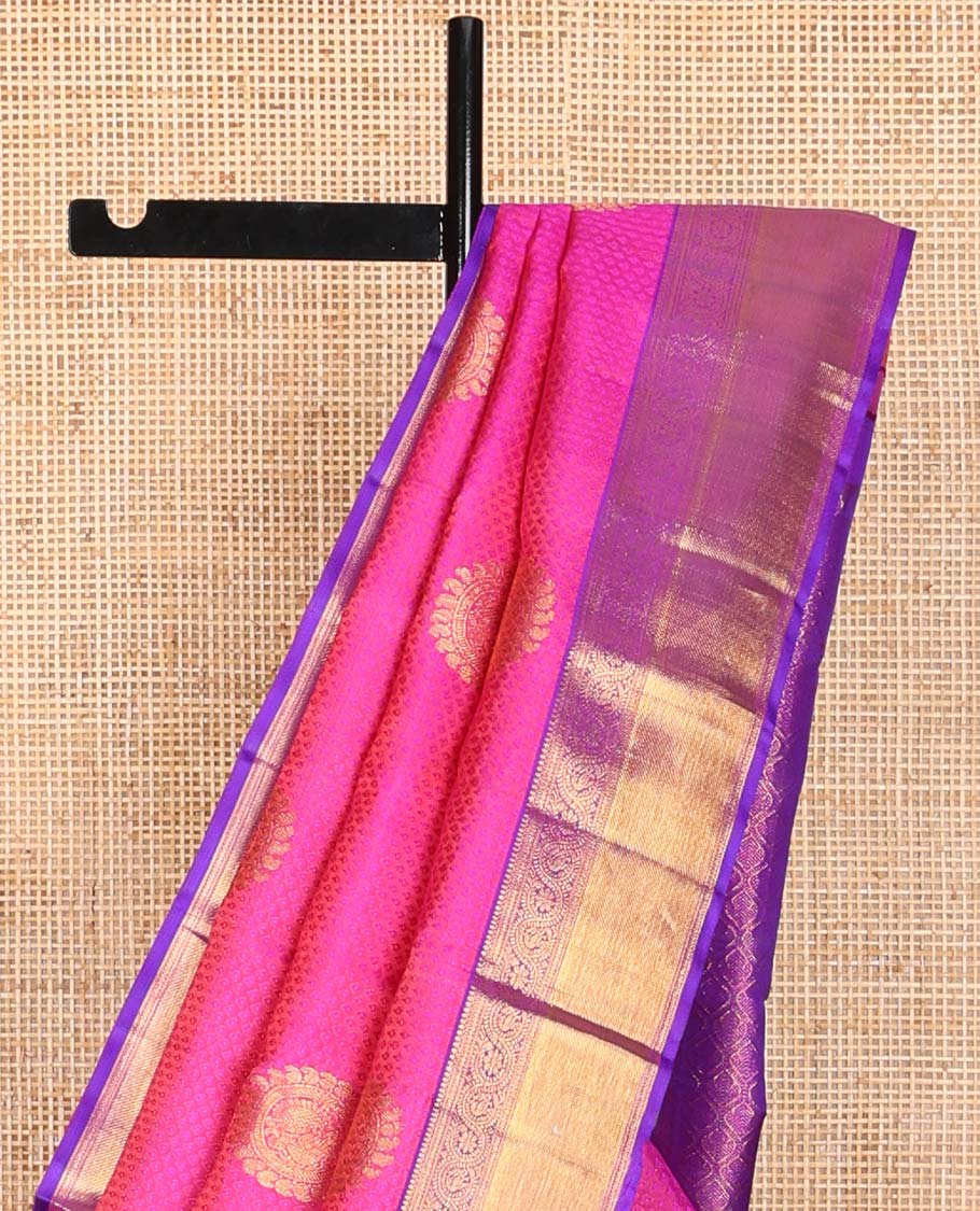 Pink floral design Parampara silk saree with self border of thilakam mokku, muthu , kodi visiry, banaras design & zari design pallu - Image 4