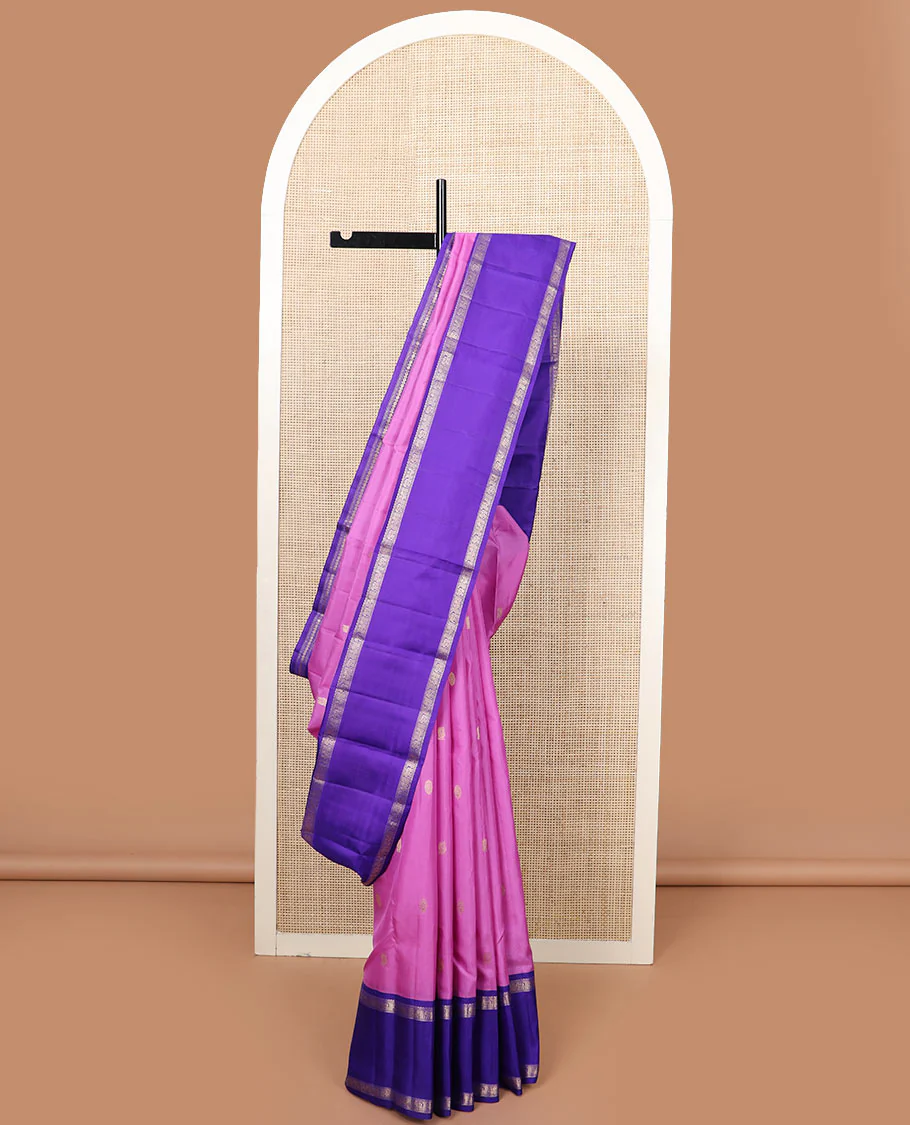 Pink mayil chakram Vasundhara silk saree, contrast rettai pettu border of rekku, muthu, and mayil and yaanai designs, and jaal pallu