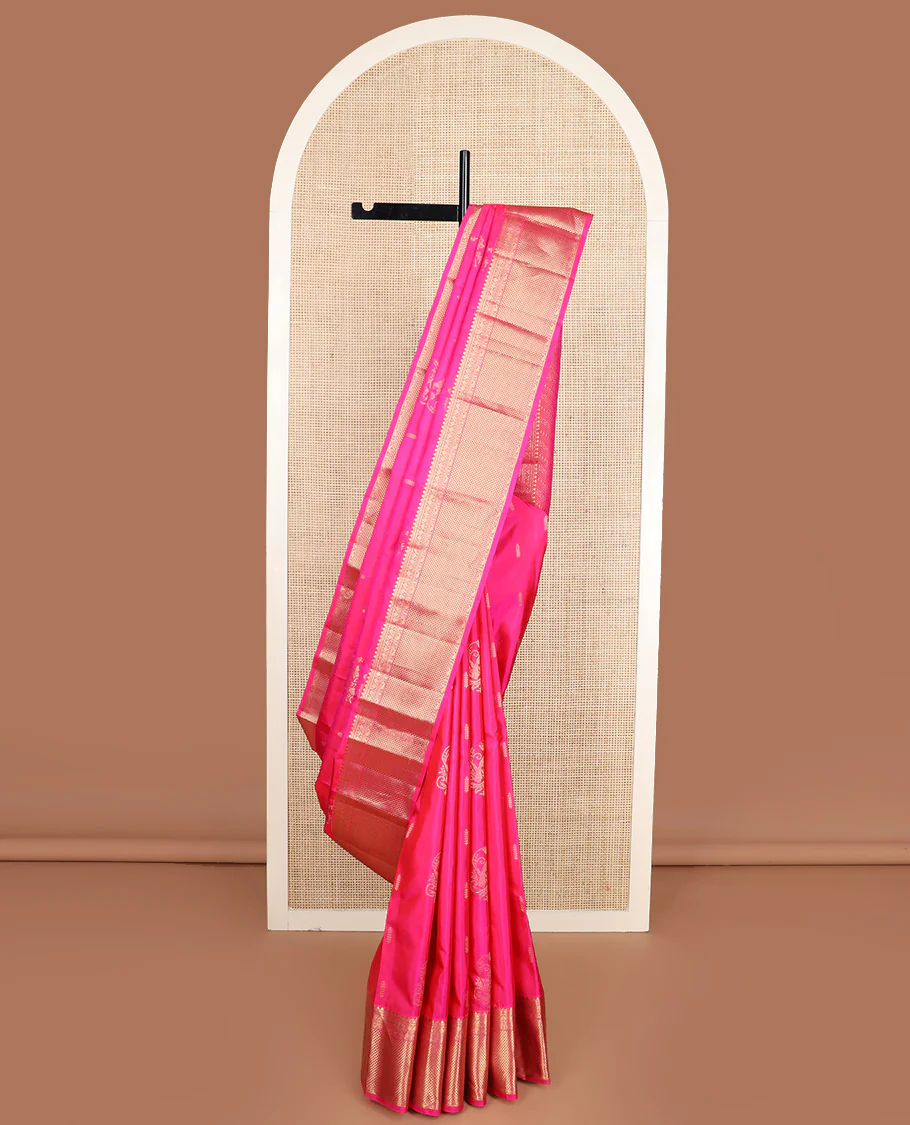 Pink zari buttas Vasundhara silk saree, zari border of thilakam mokku, muthu, kodi visiry, and then kuli kann designs, and traditional steeped pallu