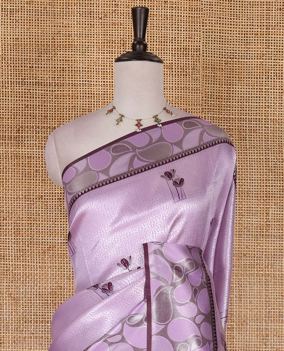 Purple jacquard kanchi silk saree, contrast border, and pallu steeped with paisley motifs with contrast zari design blouse - Image 3