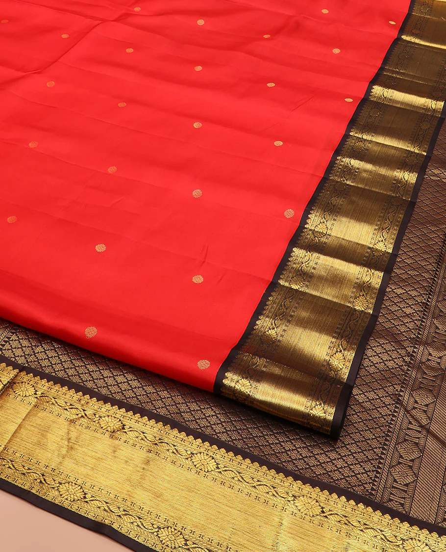 Purple Vasundhara Silk Saree Beautified with Yaanai and Poun Buttas, Complemented by a Contrast Border of Neli, Mayil Kann, Muthu, Banaras, and Yaanai Designs, Pallu Woven in Jaal Design, and Paired with a Contrast Blouse - Image 2