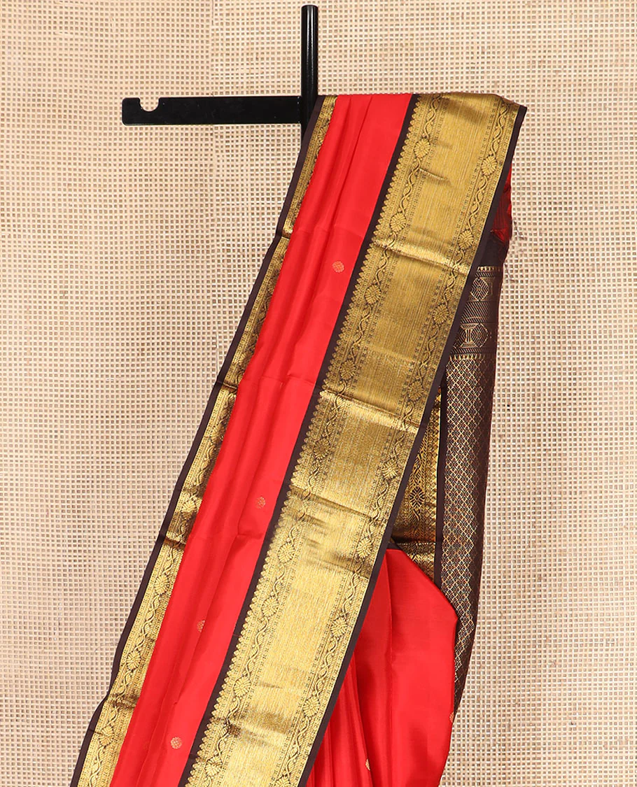 Purple Vasundhara Silk Saree Beautified with Yaanai and Poun Buttas, Complemented by a Contrast Border of Neli, Mayil Kann, Muthu, Banaras, and Yaanai Designs, Pallu Woven in Jaal Design, and Paired with a Contrast Blouse - Image 3