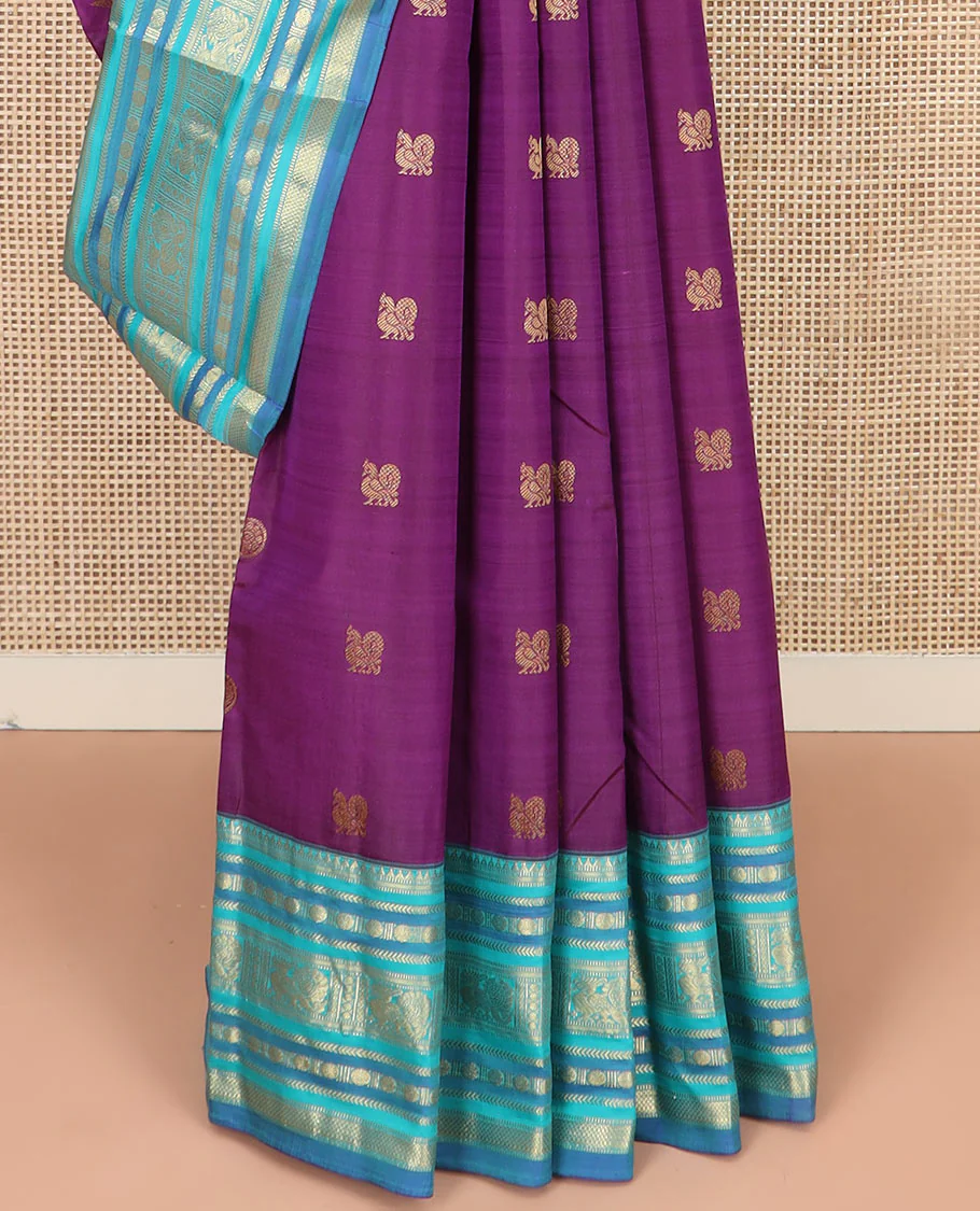 Purple Vasundhara Silk Saree Detailed with Mayil Chakram Buttas, Complemented by a Contrast Varisai Pettu Border of Rekku, Muthu, Kathir, Rudraksham, Mayil, and Mayil Kann Designs, Gleaming Pallu of Diagonal Stripes, and Paired with a Contrast Blouse - Image 4