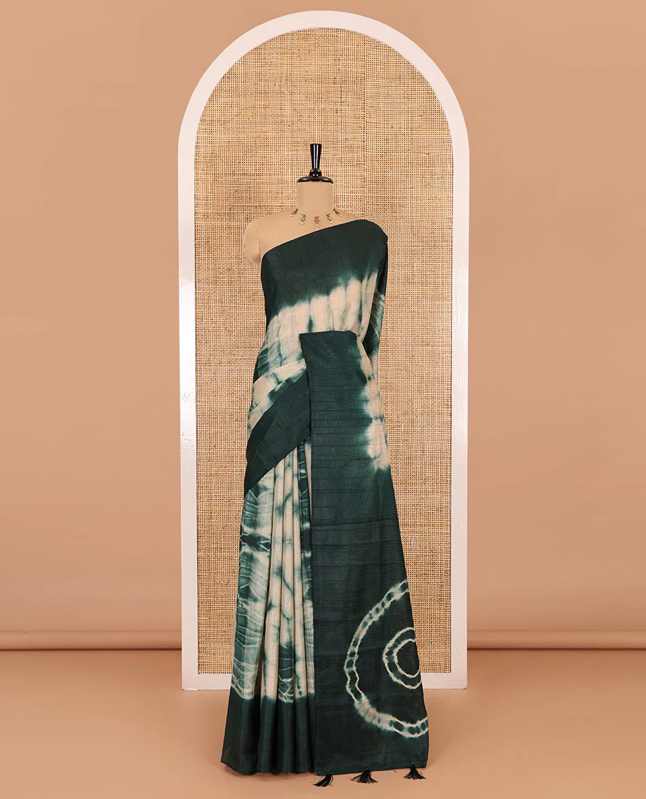 Rama green shibori printed jute cotton saree, contrast plain border, plain pallu with tussels, and contrast plain blouse - Image 2