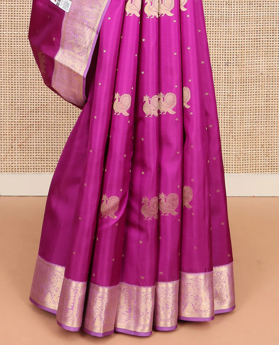 Rani pink mayil and yaanai buttas Vasundhara silk saree, contrast border of rekku, kathir, mayil, and yaanai designs, and pallu of geometric patterns - Image 4
