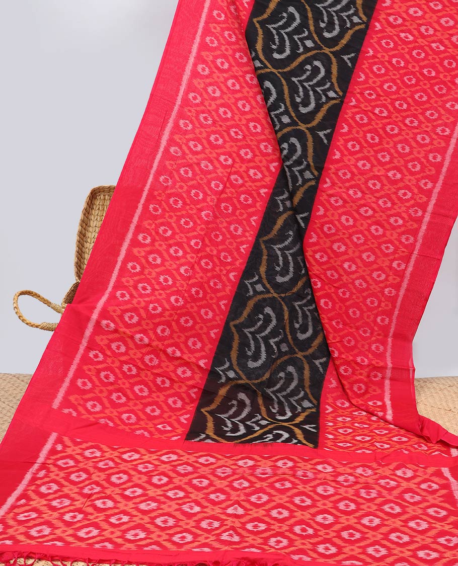 red and black argyle design ikkat cotton saree with self plain border & argyle design pallu - Image 2