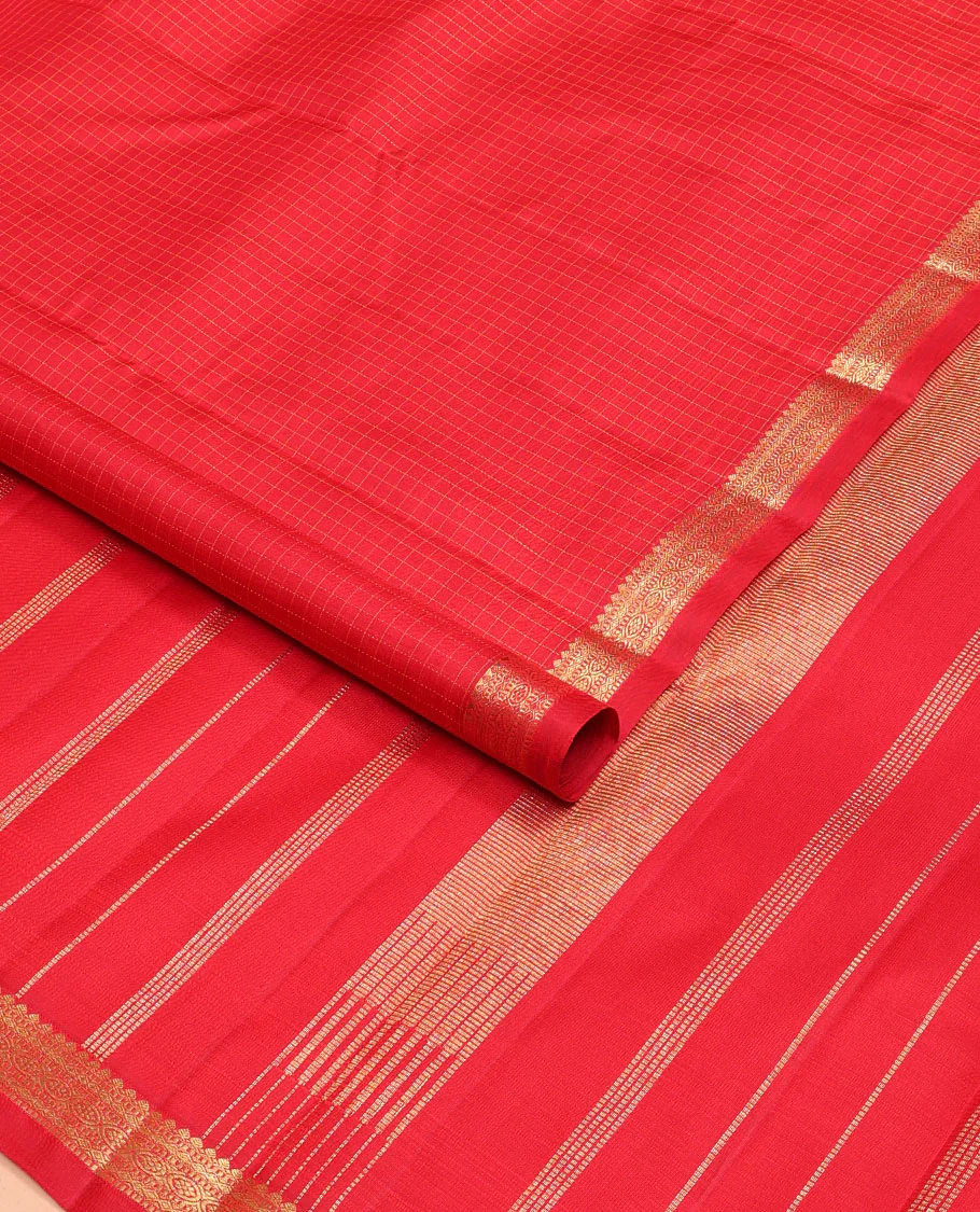 Red checked Kanchipuram silk saree, self-border of thilakam mokku,muthu, diamond & chakram designs & seppu rekku pallu - Image 2