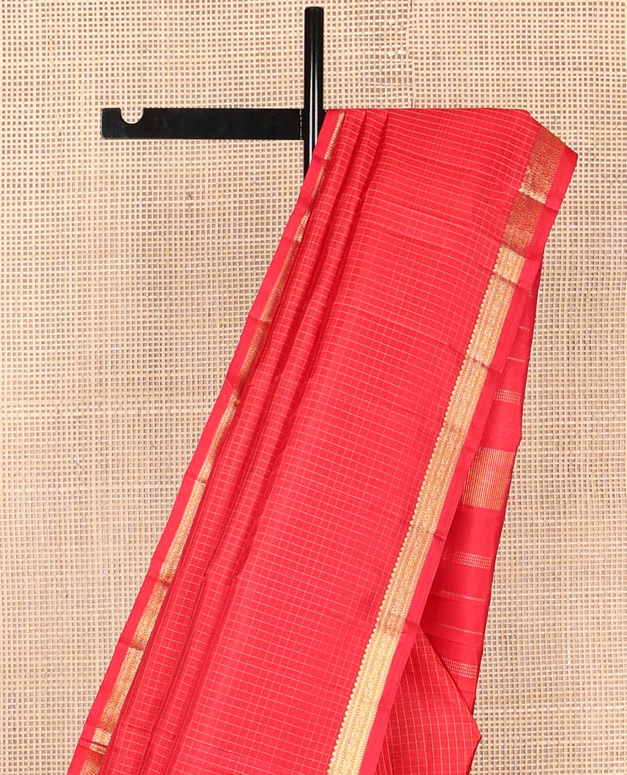 Red checked Kanchipuram silk saree, self-border of thilakam mokku,muthu, diamond & chakram designs & seppu rekku pallu - Image 4
