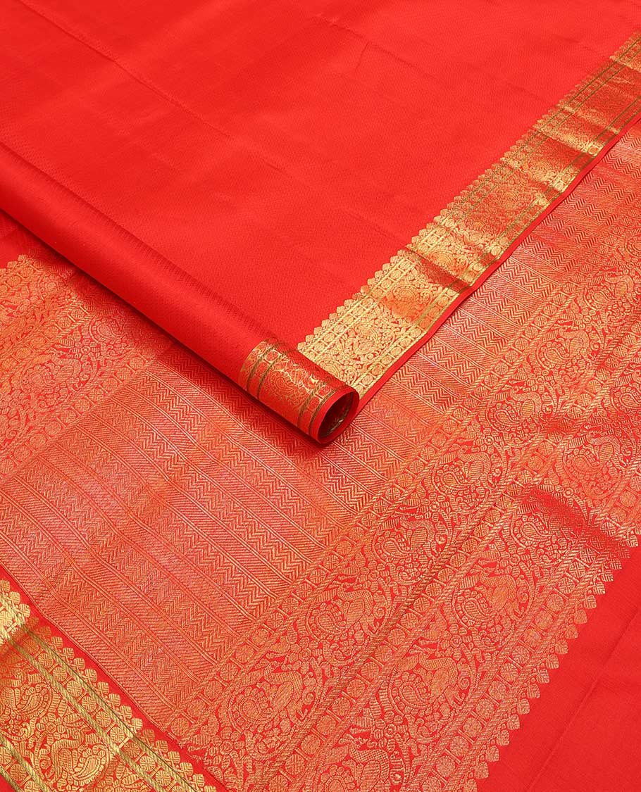 Red embossed design Parampara silk saree with self border of thilakam mokku, paun, mayil design & floral pallu - Image 2