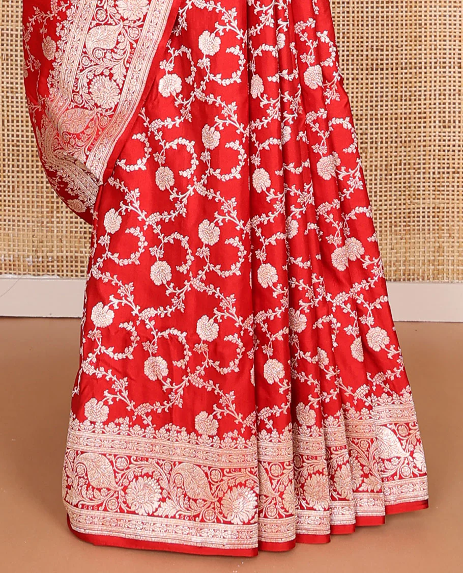 Red floral jacquard banarasi silk saree, self-border of floral & leaf creeper designs & intricately woven pallu of floral & paisley designs - Image 5