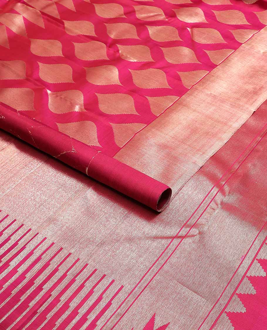 Red geometric design kancheepuram silk saree with self zari border & bhavanji pallu - Image 2