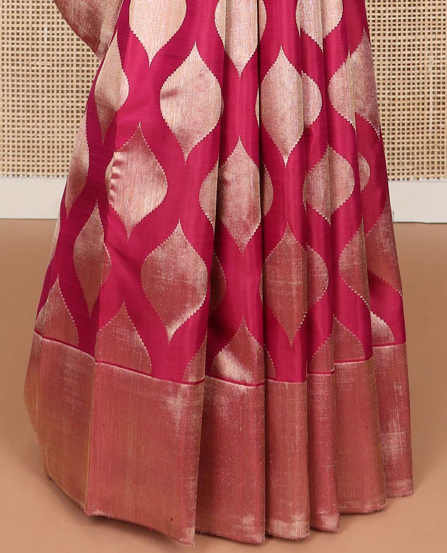 Red geometric design kancheepuram silk saree with self zari border & bhavanji pallu - Image 5