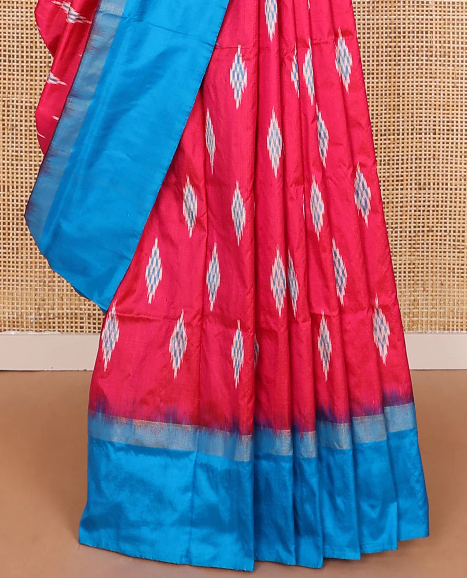 Red ikkat saree with diamond buttas, contrast ikkat design border & pallu of ikkat jaal design - Image 4