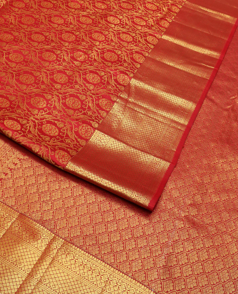 Red jacquard Kanchipuram wedding silk saree, zari border of thilakam mokku, rudraksham, and jaal designs, and ogee patterned pallu - Image 2