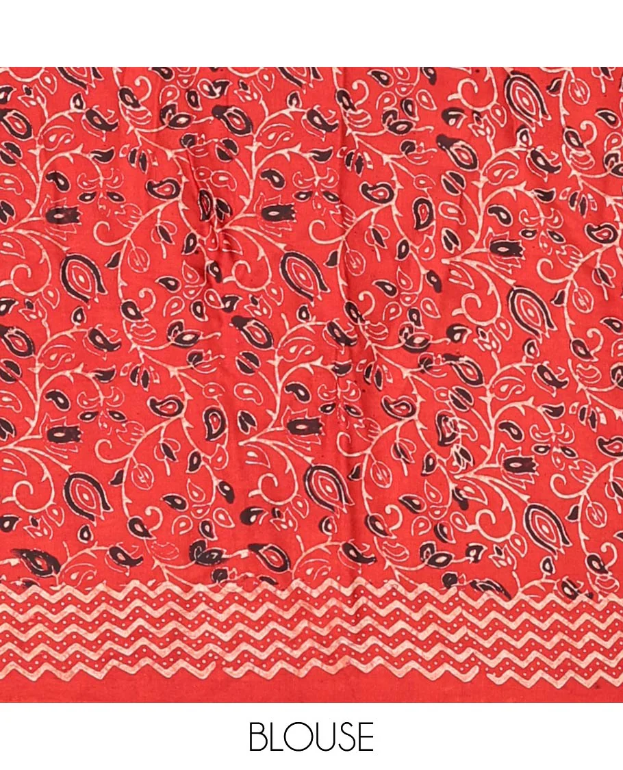 Red motifs modal saree with self intricate design border & floral design pallu - Image 3
