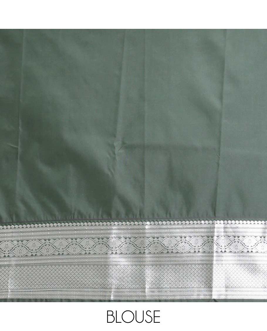 Red paisely enclosed checked design gift saree with contrast zari design border & checked zari design pallu - Image 3
