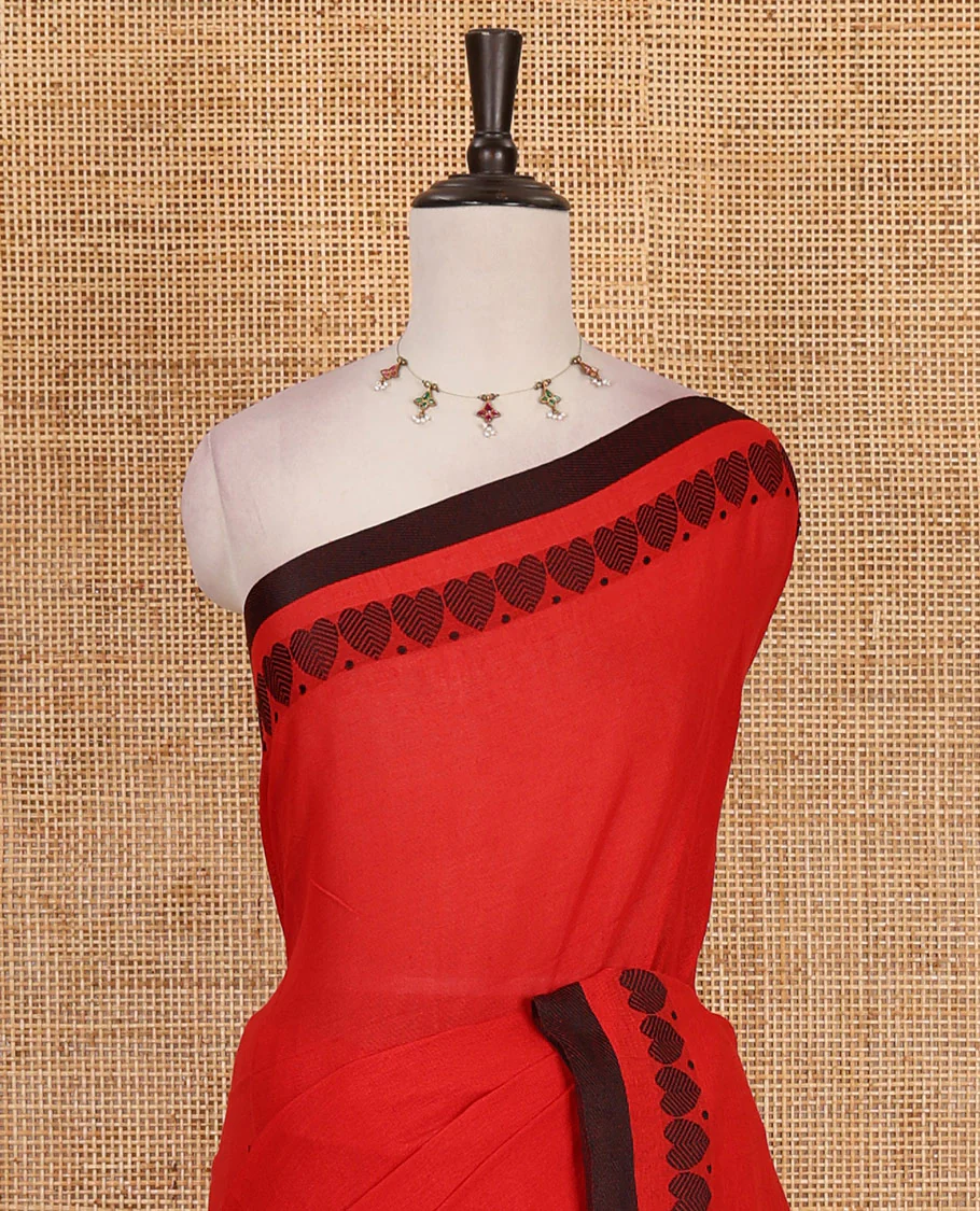 Red plain khadi cotton saree with contrast border and plain pallu with tussels - Image 3
