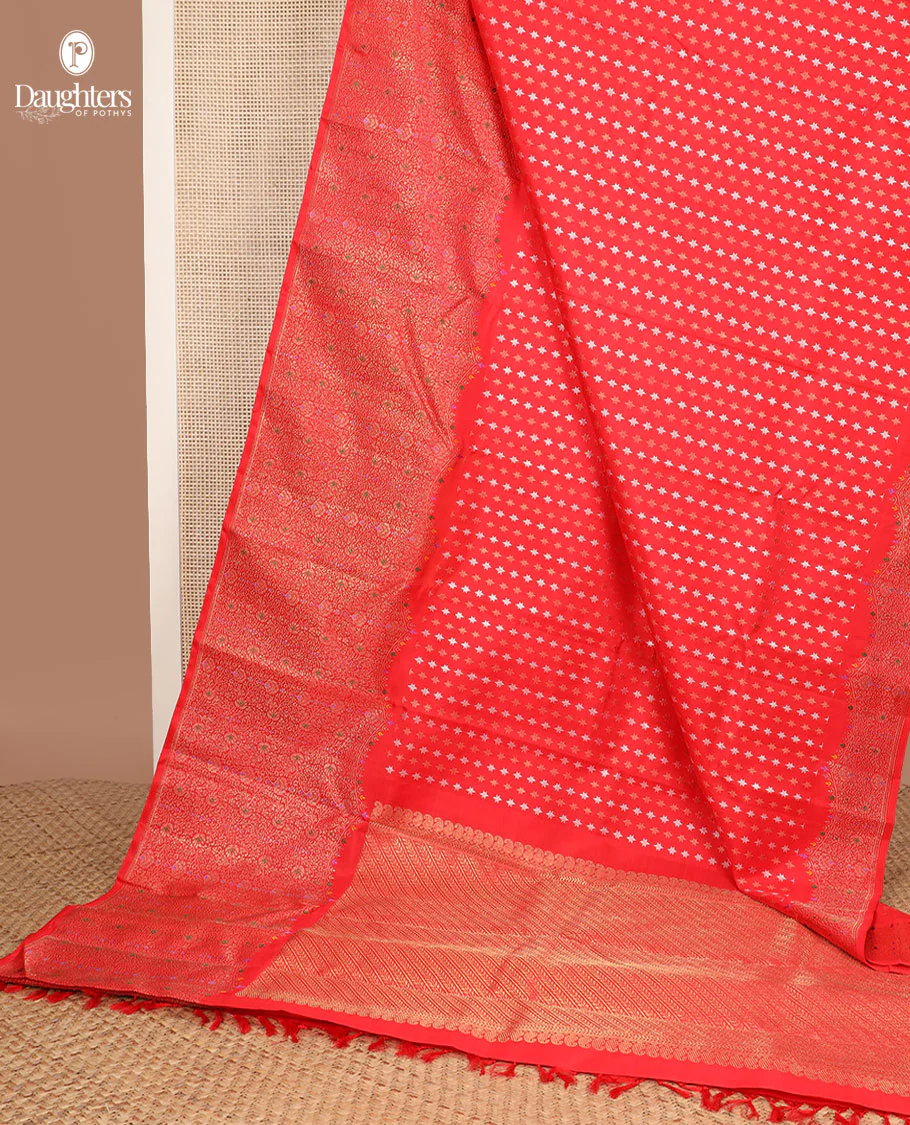 Red star motifs Samudrika silk saree, meenakari floral jaal design, zari border & diagonal leaf vine pallu - Image 3