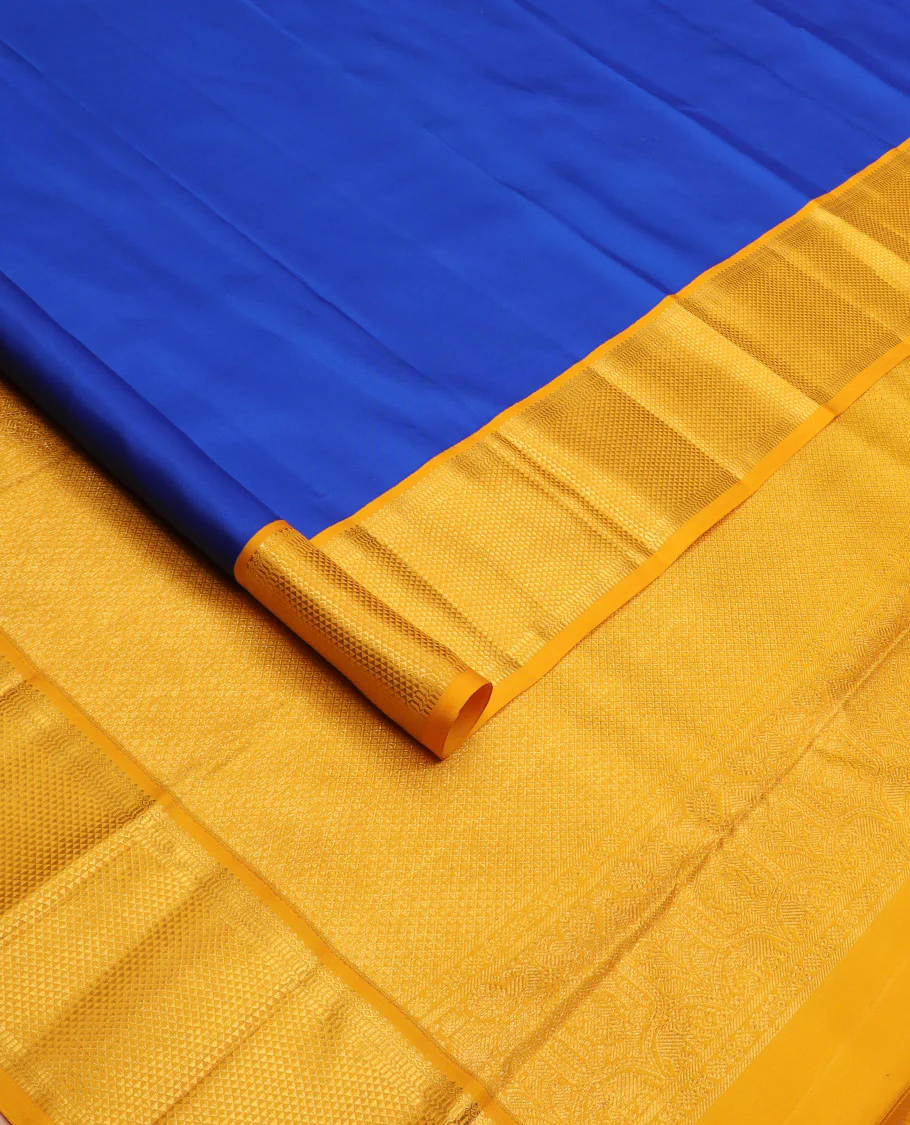 Royal blue plain Kanchipuram silk saree, contrast border of salngai, muthu, and ara maadam designs, and intricate pallu - Image 3