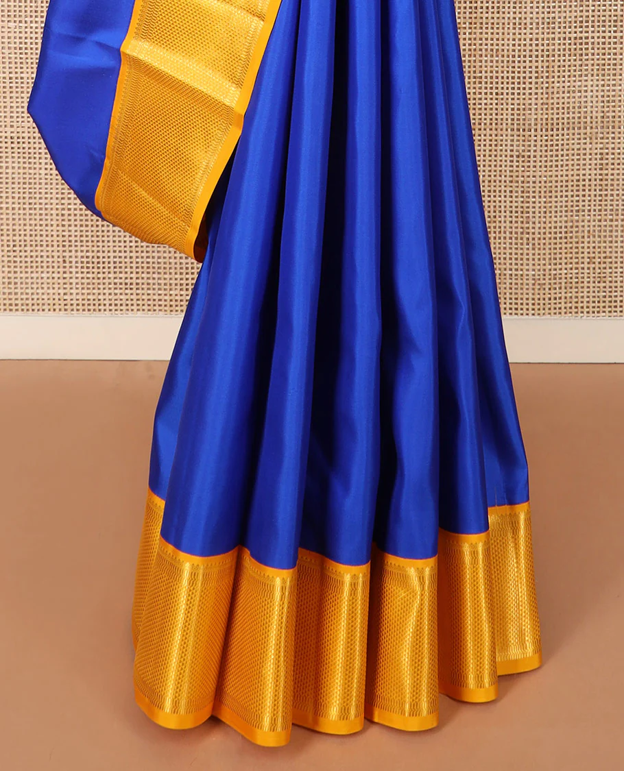 Royal blue plain Kanchipuram silk saree, contrast border of salngai, muthu, and ara maadam designs, and intricate pallu - Image 4