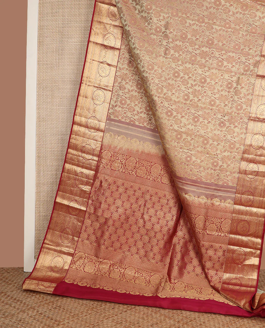 Sandal floral jaal jacquard Kanchipuram wedding silk saree, contrast border of thilakam mokku, rudraksham, diamond, and chakram motifs, and pallu steeped with chakram buttas - Image 3