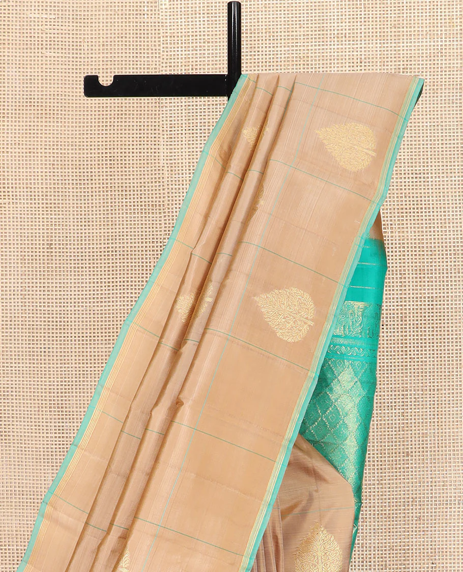 Sandal Kanchipuram Silk Saree Featuring Betel Leaf Zari Buttas Enclosed in Checks, Complemented by a Contrast Thin Border, Pallu Flanked by Yannai and Jaal Designs, Paired with a Contrast Plain Blouse - Image 3