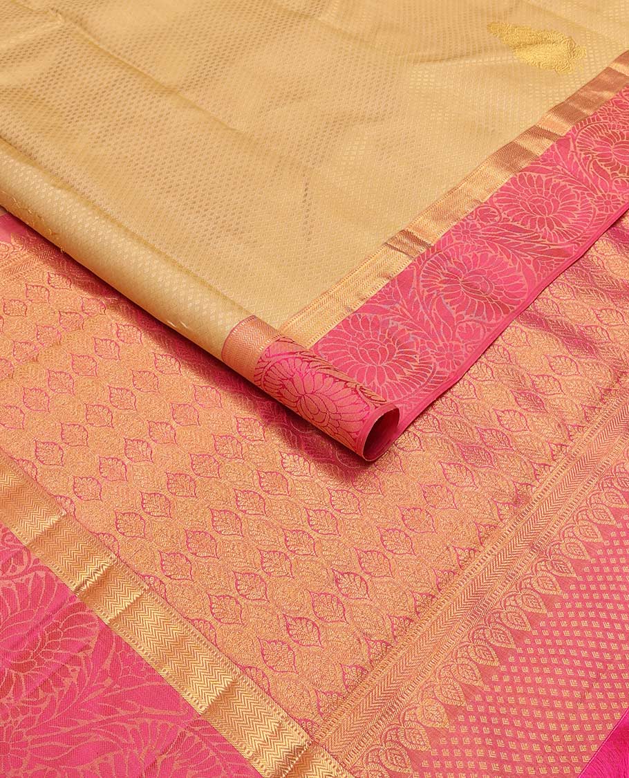 Sandal leaf design Parampara silk saree with contrast border of muthu, vanki, kodi visiry & ogee design pallu - Image 2