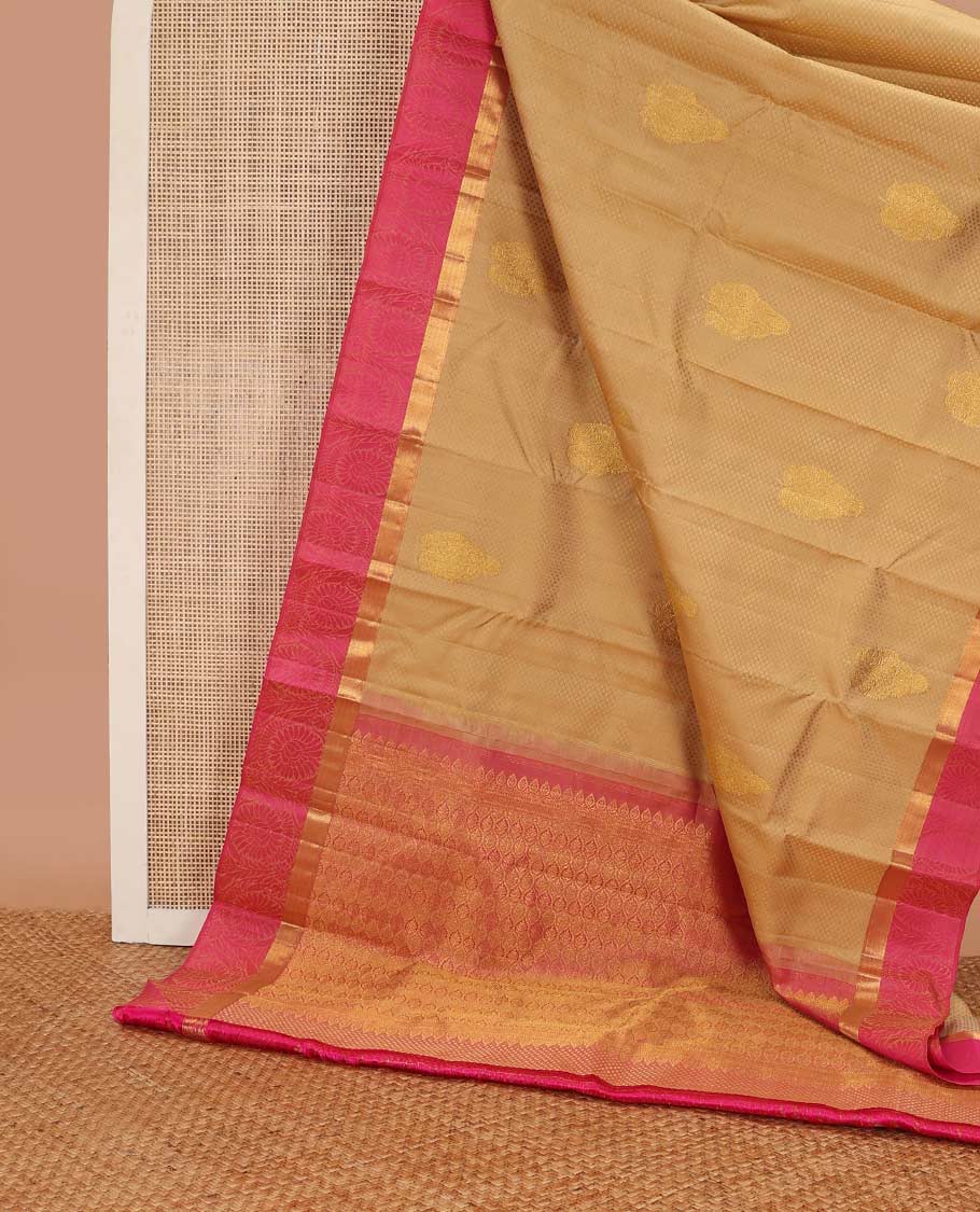 Sandal leaf design Parampara silk saree with contrast border of muthu, vanki, kodi visiry & ogee design pallu - Image 3