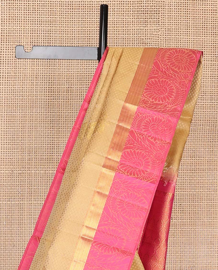Sandal leaf design Parampara silk saree with contrast border of muthu, vanki, kodi visiry & ogee design pallu - Image 4