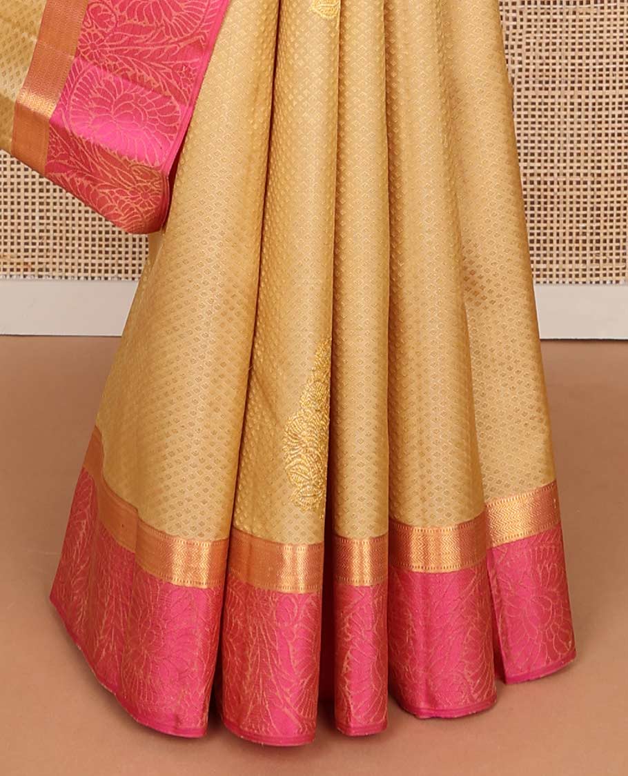 Sandal leaf design Parampara silk saree with contrast border of muthu, vanki, kodi visiry & ogee design pallu - Image 5
