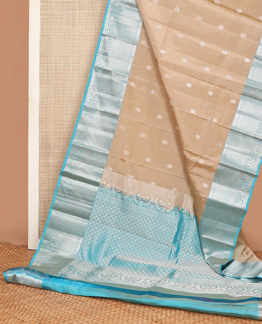 Sandal zari buttas Vasundhara Lite Silk Mix Saree, contrast border of jadai nagam, then kuli kann & kili motifs & rettai manga steeped pallu - Image 3