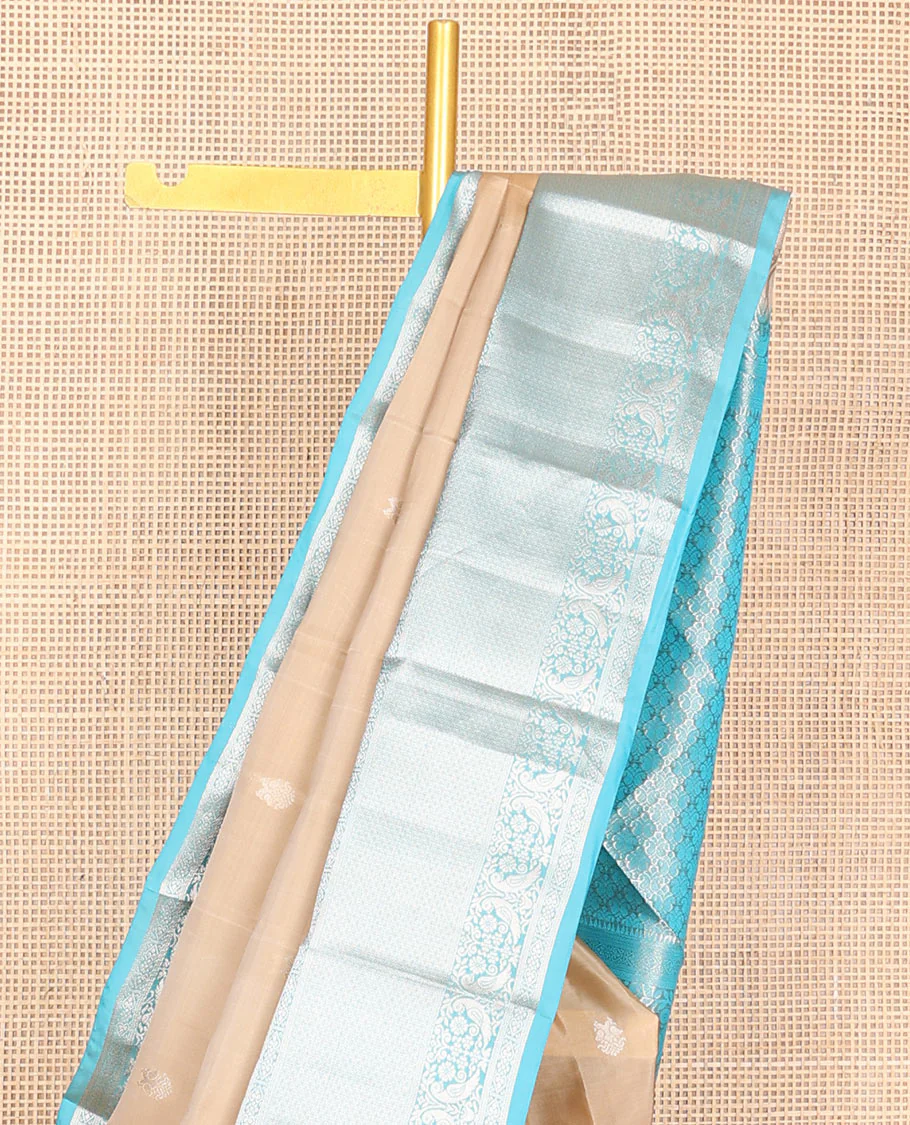 Sandal zari buttas Vasundhara Lite Silk Mix Saree, contrast border of jadai nagam, then kuli kann & kili motifs & rettai manga steeped pallu - Image 4
