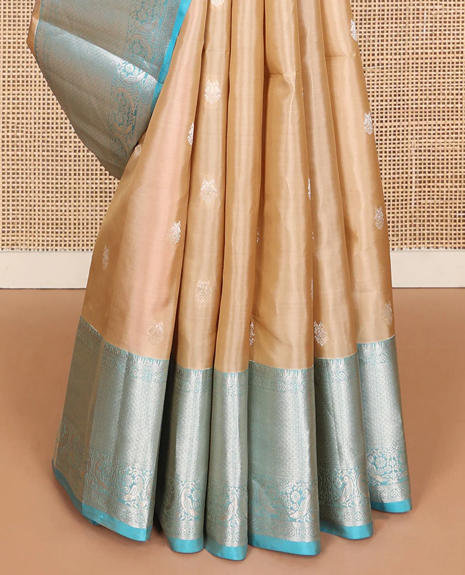 Sandal zari buttas Vasundhara Lite Silk Mix Saree, contrast border of jadai nagam, then kuli kann & kili motifs & rettai manga steeped pallu - Image 5