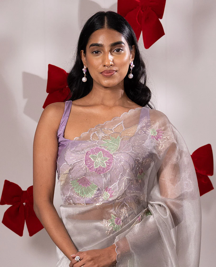 Scintillating grey floral embroidered with golden outlined organza saree, scallop border, and floral embroidered pallu - Image 3
