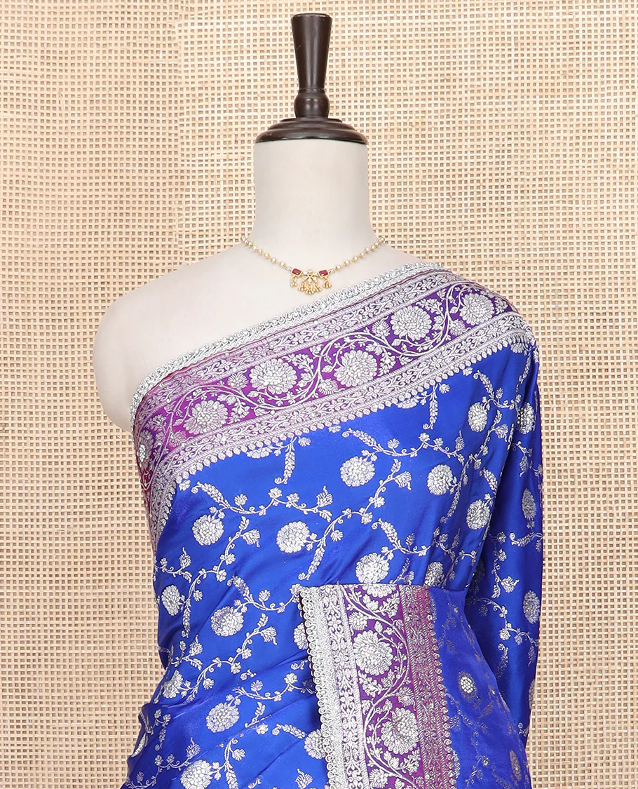 Ultramarine blue floral jaal jacquard banarasi silk saree, contrast lace zari border of floral creeper designs, and pallu of Mughal-style intricate motifs - Image 2