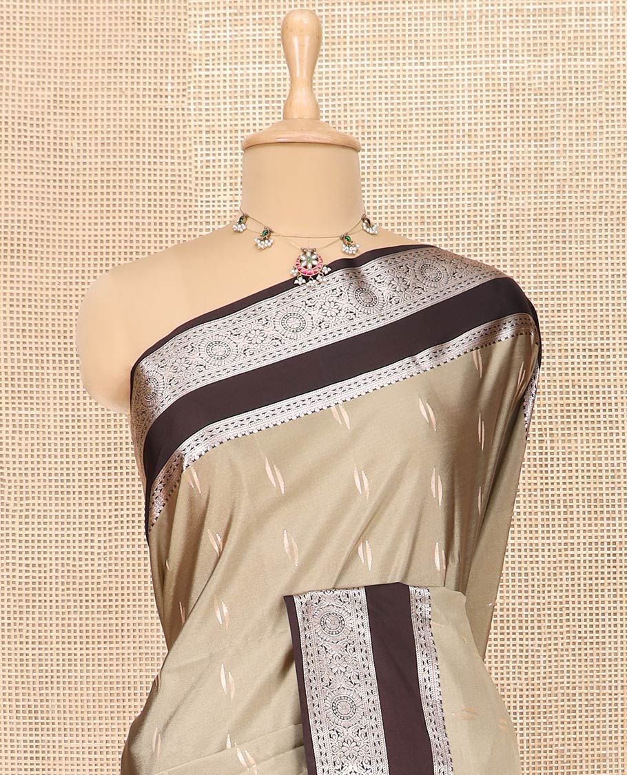 Warm Ivory Semi-Soft Silk Saree Prettified with Zari Buttas, Complemented by Contrast Traditional Zari Design Rettai Pettu Border, Majestically Detailed with Pallu of Jaal Designs, and Paired with a Contrast Blouse - Image 2