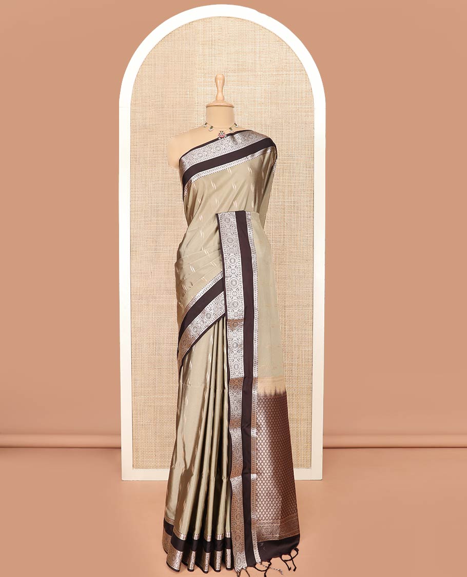 Warm Ivory Semi-Soft Silk Saree Prettified with Zari Buttas, Complemented by Contrast Traditional Zari Design Rettai Pettu Border, Majestically Detailed with Pallu of Jaal Designs, and Paired with a Contrast Blouse - Image 3