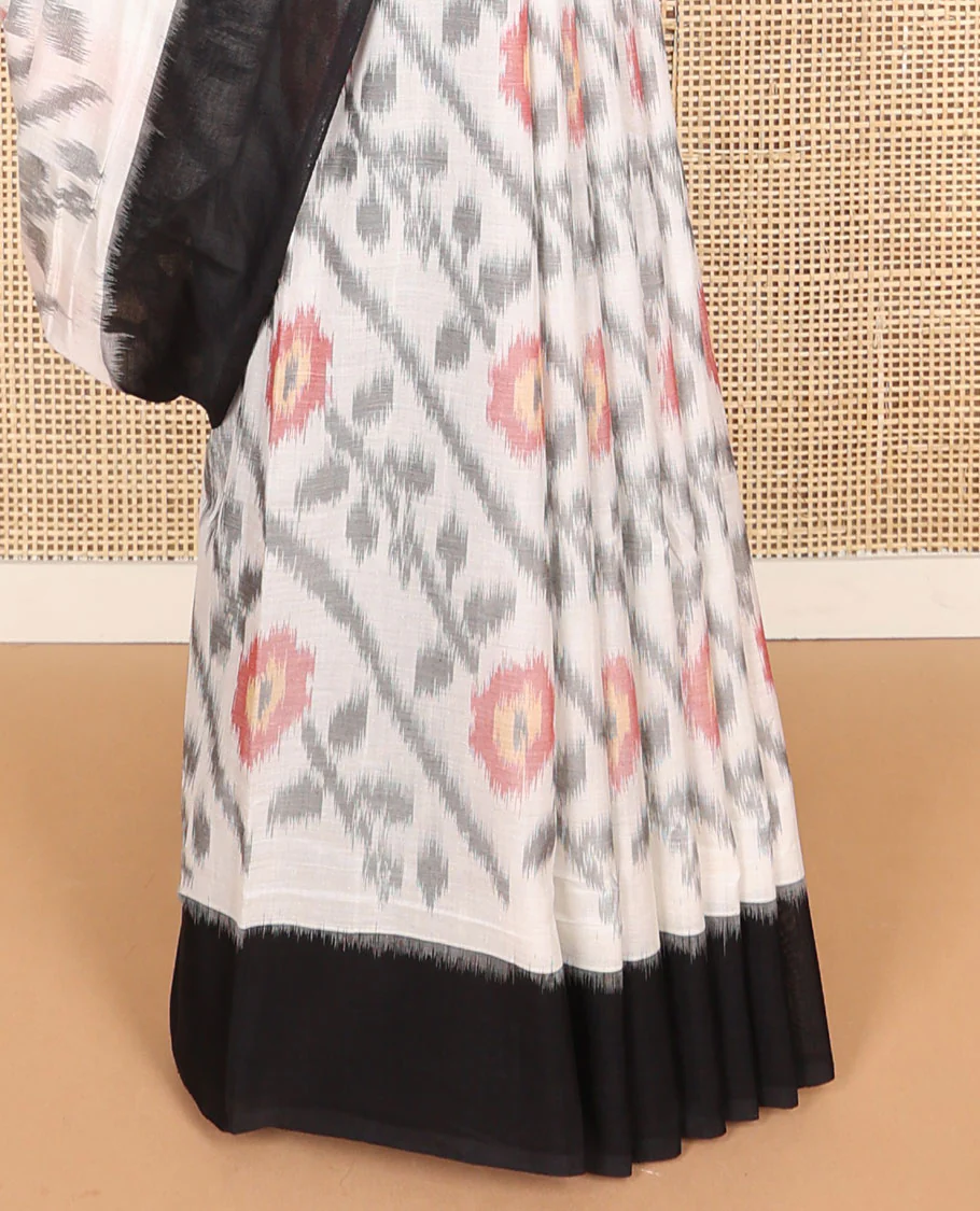 White floral design ikkat cotton saree with contrast border & geometric design pallu - Image 4